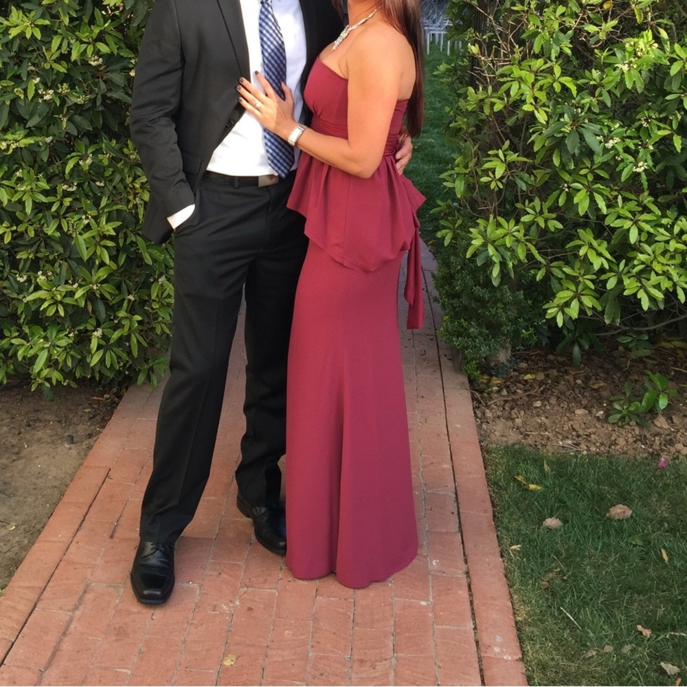 Chic Strapless Burgundy Dress